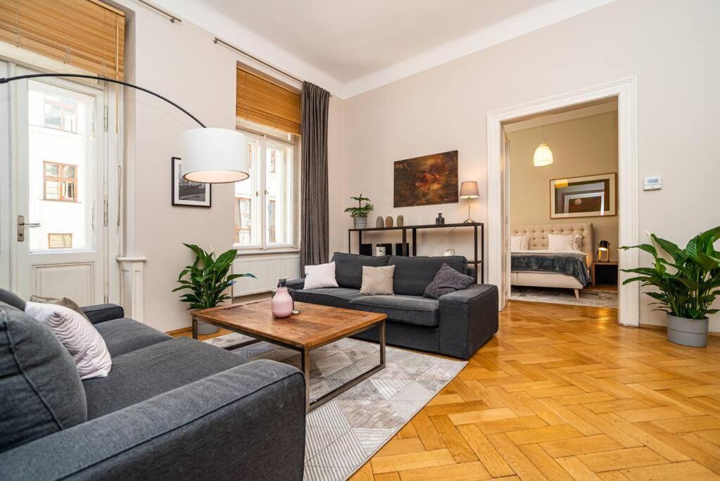 Large And Modern Apartment In The Heart Of Prag Dış mekan fotoğraf