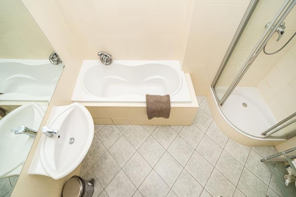 Large And Modern Apartment In The Heart Of Prag Dış mekan fotoğraf
