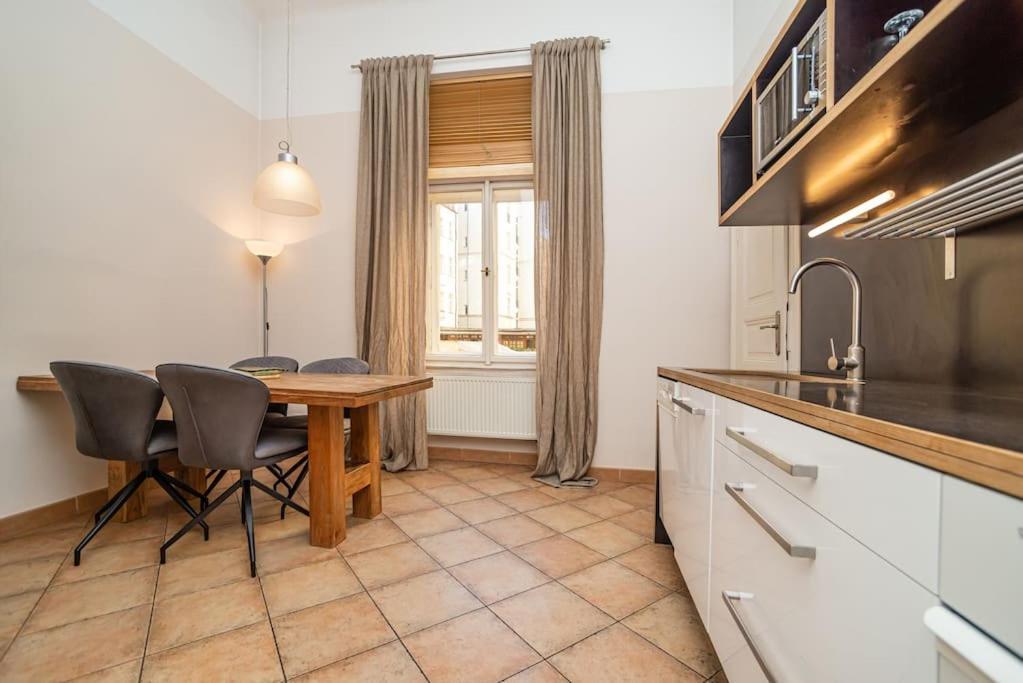 Large And Modern Apartment In The Heart Of Prag Dış mekan fotoğraf